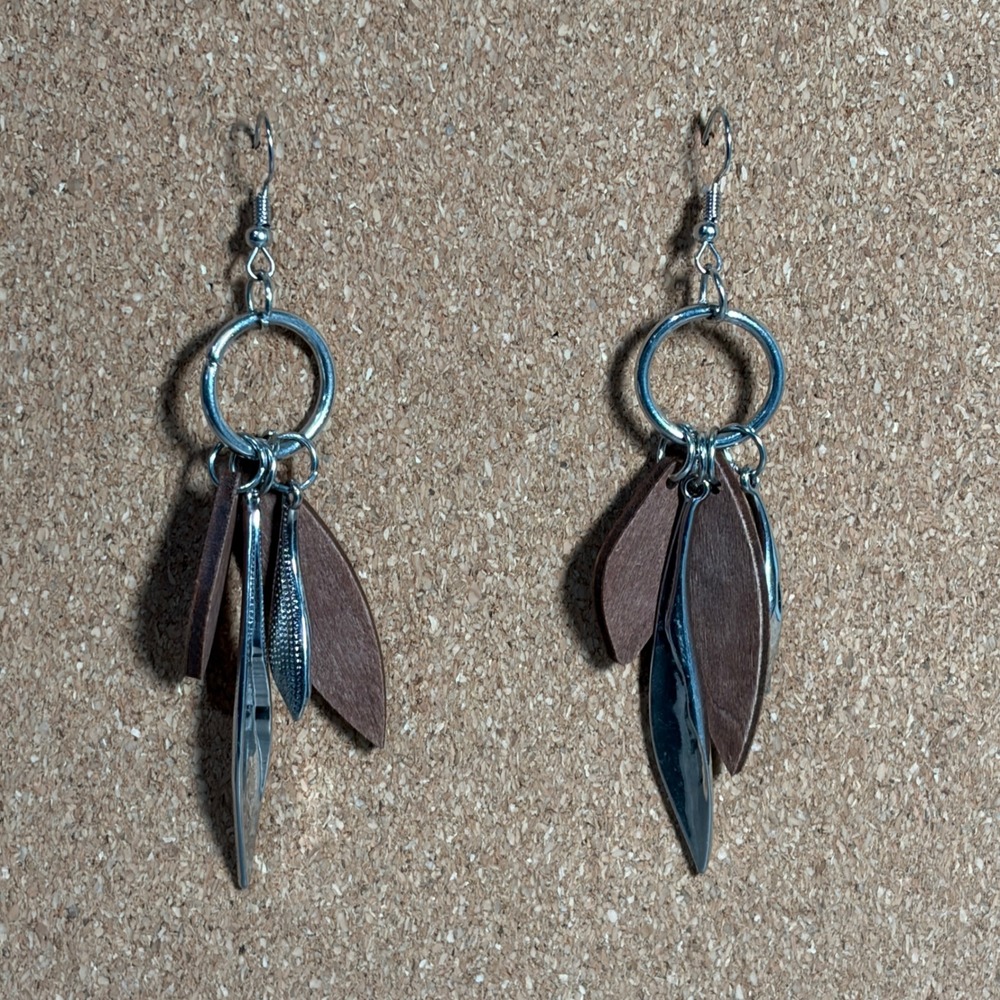 Unbranded Earrings Women OS Brown Silver Leaf Feather Dangle Boho Mixed Media